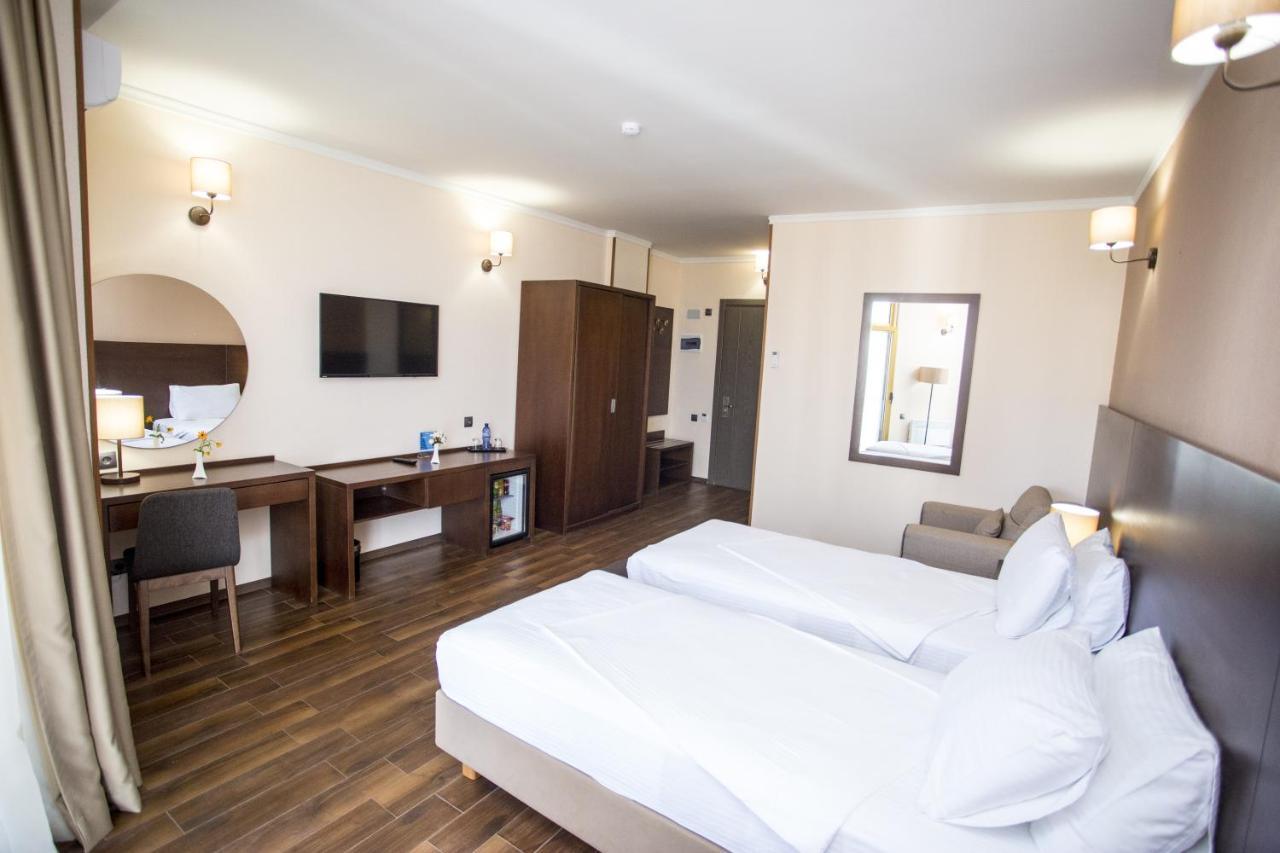 Hotel Corner Inn Batumi Eksteriør billede