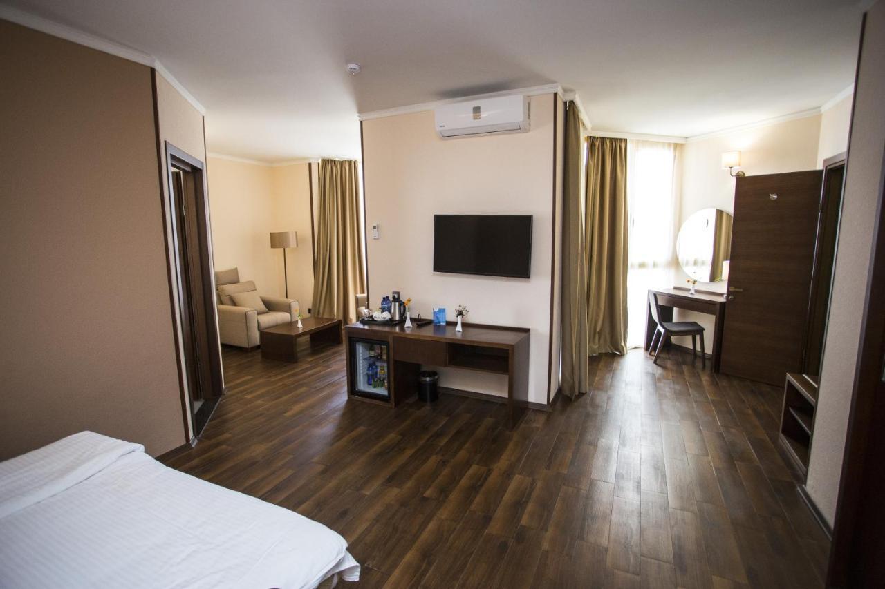 Hotel Corner Inn Batumi Eksteriør billede