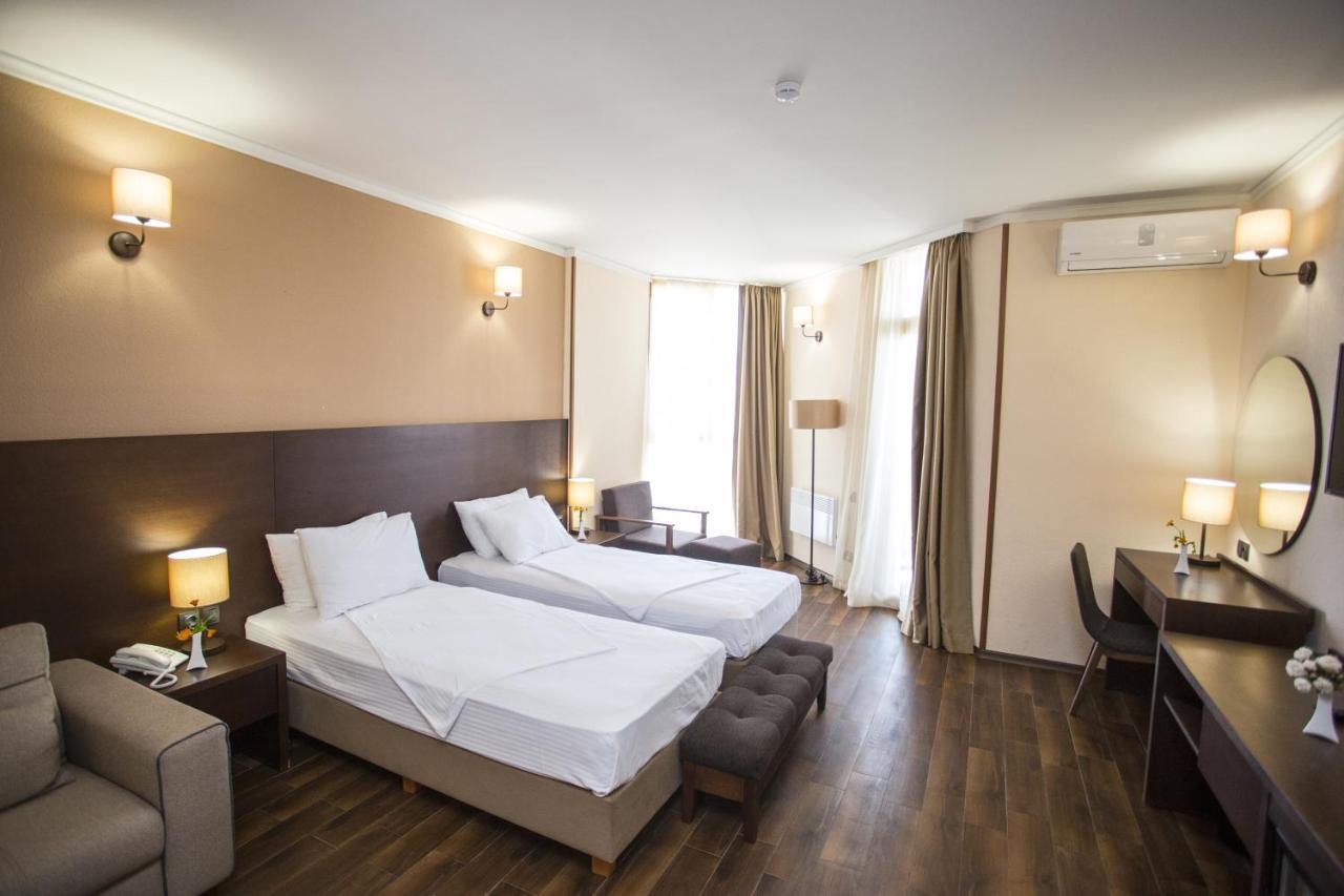 Hotel Corner Inn Batumi Eksteriør billede