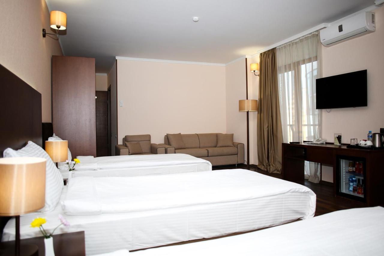 Hotel Corner Inn Batumi Eksteriør billede