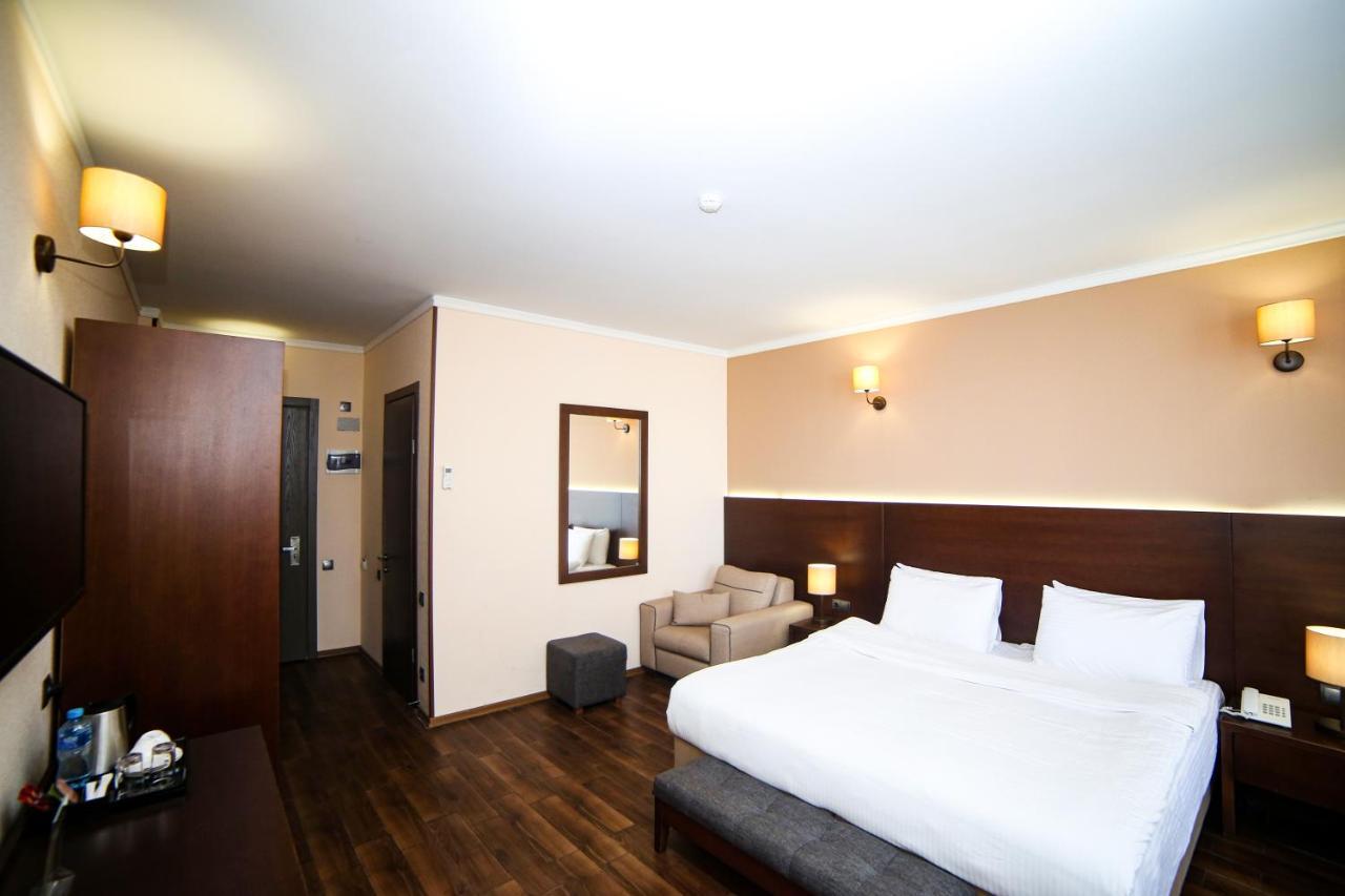 Hotel Corner Inn Batumi Eksteriør billede