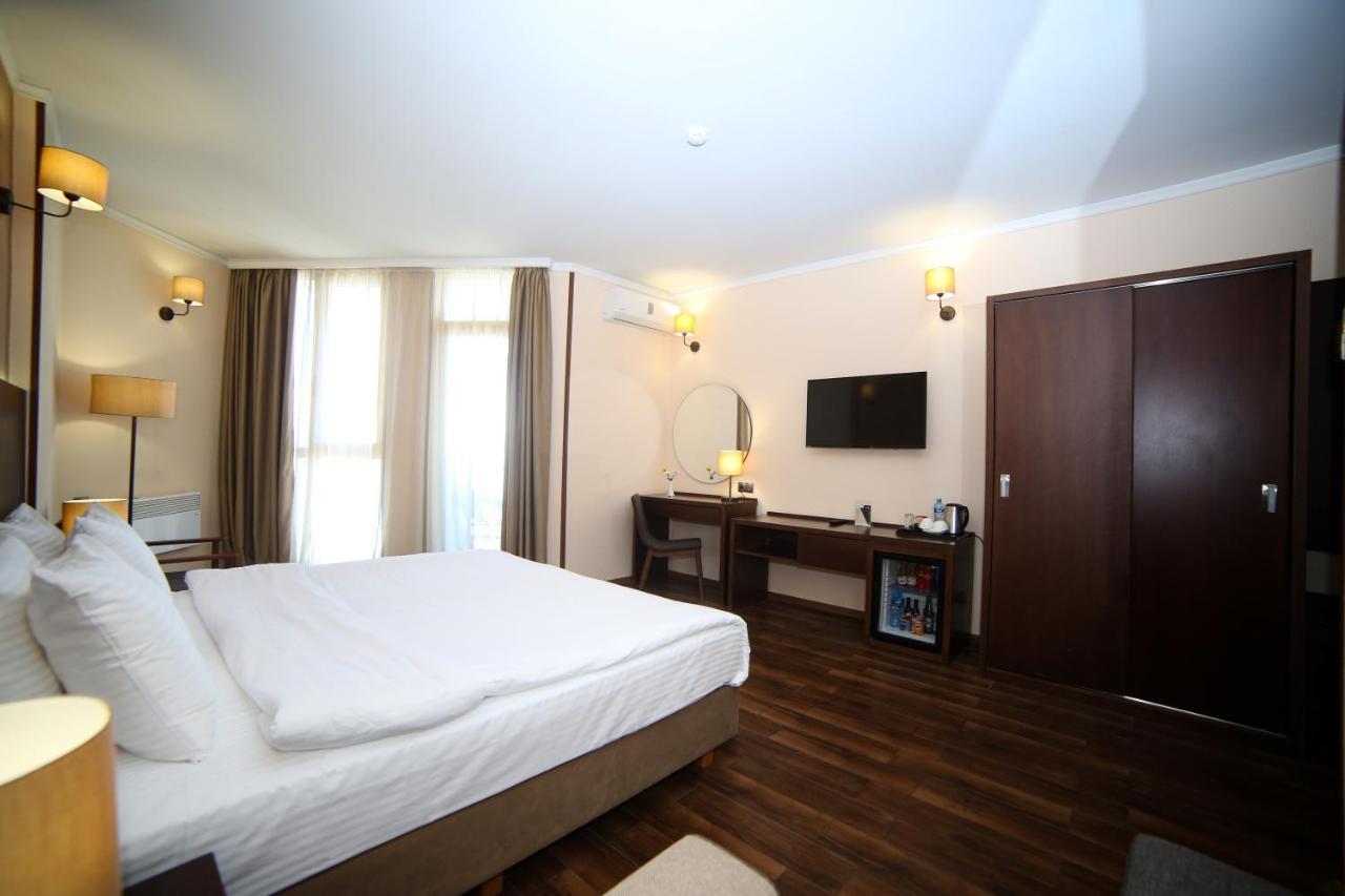 Hotel Corner Inn Batumi Eksteriør billede