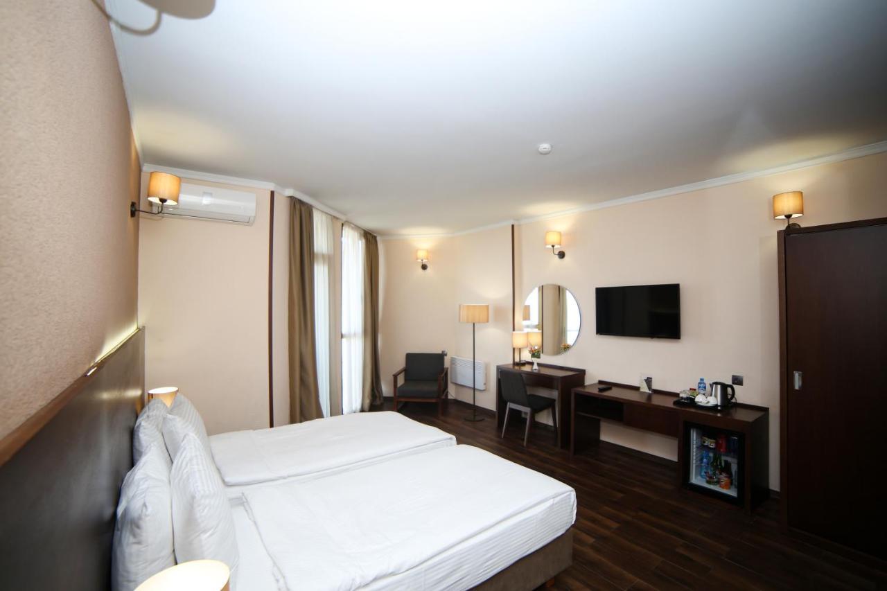 Hotel Corner Inn Batumi Eksteriør billede