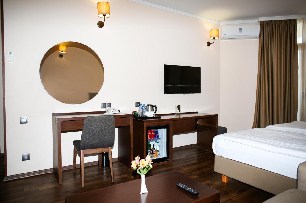 Hotel Corner Inn Batumi Eksteriør billede
