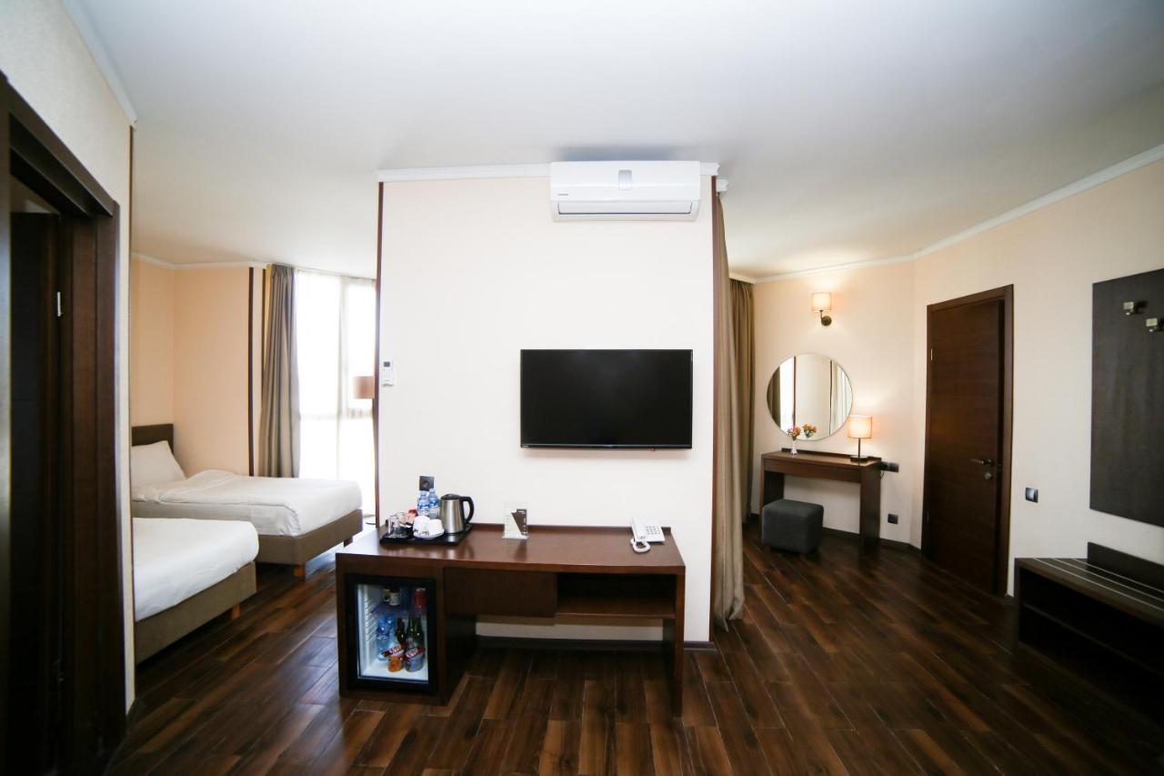 Hotel Corner Inn Batumi Eksteriør billede
