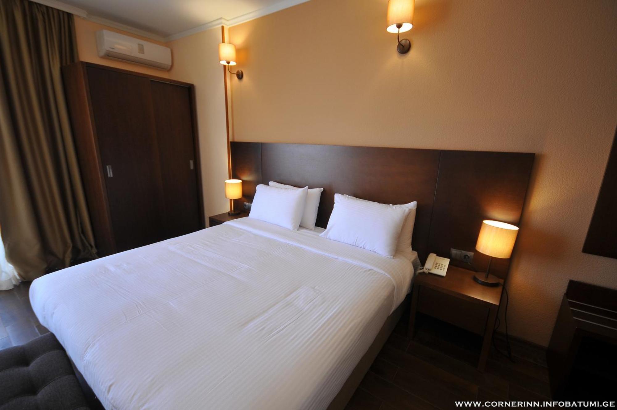 Hotel Corner Inn Batumi Eksteriør billede