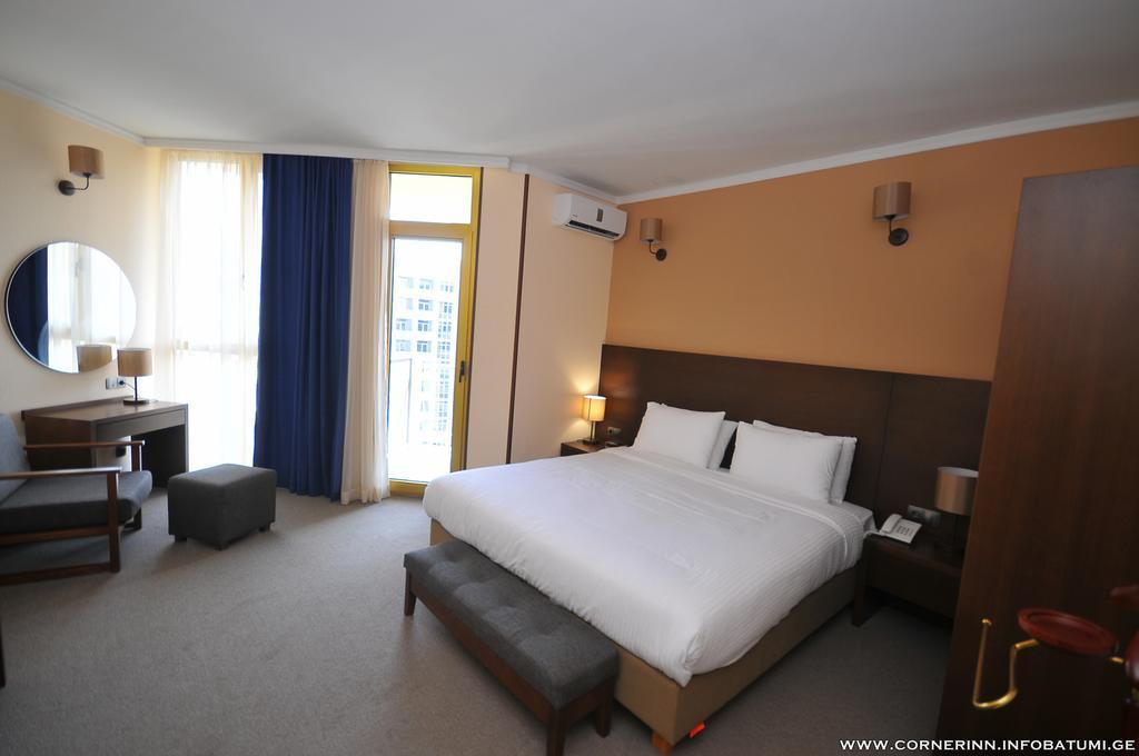 Hotel Corner Inn Batumi Eksteriør billede