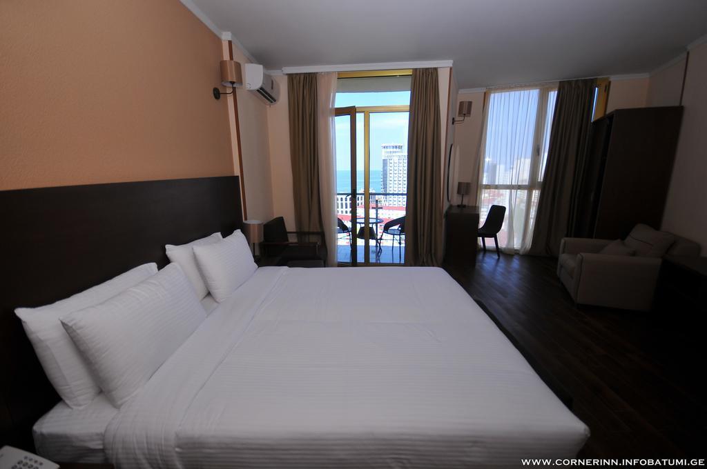 Hotel Corner Inn Batumi Eksteriør billede